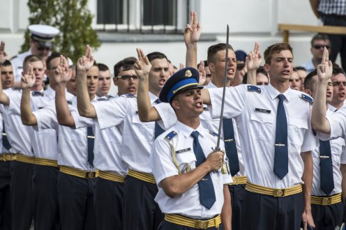 162 students from the Law Enforcement Faculty will join the police as officers. They have graduated as criminal investigators, economic investigators, administration police and traffic police officers, law enforcement officers and border guard officers Photo: Károly Árvai/kormany.hu