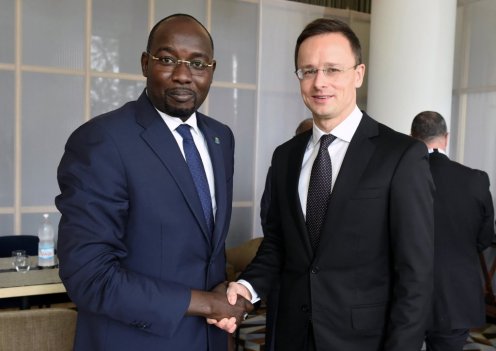 Ibrahim Yacouba nigeri külügyminiszter (b), valamint Szijjártó Péter külgazdasági és külügyminiszter találkozója Fotó: KKM