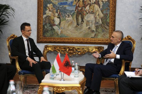 Szijjártó Péter külgazdasági és külügyminiszter és Ilir Meta, az albán parlament elnöke. Fotó: KKM