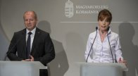 Kurucz Éva és Simicskó István sajtótájékoztatója a gyermekvédelemről