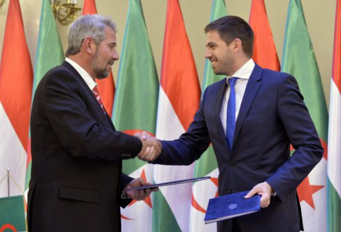 Levente Magyar, Minister of State for Economic Diplomacy at the Ministry of Foreign Affairs and Trade, and Sid Ahmed Ferroukhi, Algerian Minister of Agriculture, shake hands after signing the minutes of the plenary session of the Hungarian-Algerian Joint Economic Committee at the Ministry of Interior. Photo by Zoltán Máthé/MTI