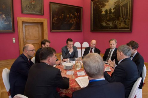 A cseh, a magyar és a szlovák külügyminiszter, csütörtökön a Prágai Európai Csúcstalálkozó nemzetközi politikai fórum keretében találkoztak Fotó: Kovács Márton / KKM
