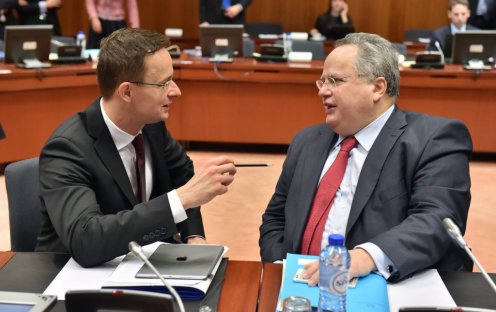 Szijjártó Péter és Nikosz Kociasz görög külügyminiszter az EU Általános Ügyek Tanácsának munkaülésén Fotó: KKM