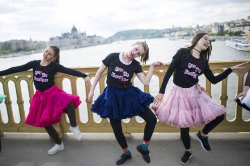 Flashmob a Margit hídon a tánc világnapja alkalmából Fotó: Marjai János/MTI