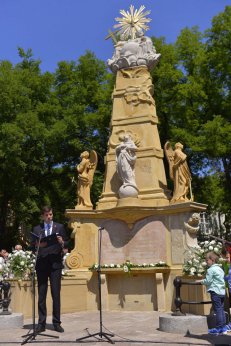 Szilágyi Péter beszédet mond az 1815-ben emelt szobor újraszentelésén Fotó: Molnár Edvárd/MTI