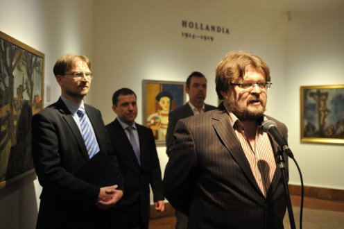 Gulyás Gábor, a múzeum igazgatója beszédet mond a felújított szentendrei Czóbel Múzeum avatóünnepségén Fotó: Kovács Attila/MTI