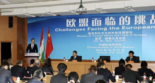 Szijjártó Péter előadást tart a pekingi Kínai Társadalomtudományi Akadémián. Fotó: Trebitsch Péter, MTI