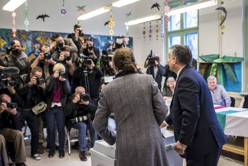 Orbán Viktor miniszterelnök és felesége, Lévai Anikó leadja szavazatát a XII. kerületi Zugligeti Általános Iskolában Fotó: Szecsődi Balázs