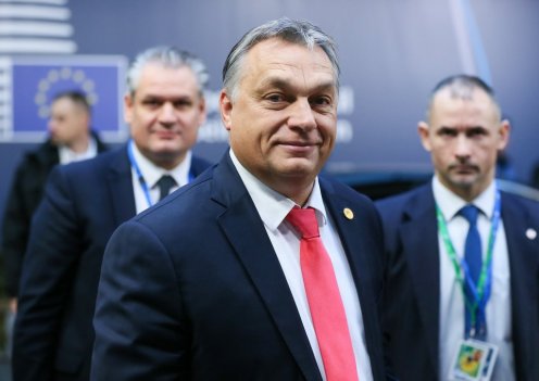 Orbán Viktor miniszterelnök érkezik az uniós országok állam- és kormányfőinek csúcstalálkozójára Brüsszelben 2017. december 15-én, a kétnapos tanácskozás második napján. Fotó: Stephanie Lecocq/EPA/MTI