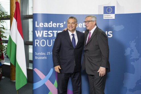 Orbán Viktor miniszterelnök és Jean Claude Juncker, az Európai Bizottság elnöke az európai menekültválságról rendezett rendkívüli csúcstalálkozó kezdetén  Fotó: Szecsődi Balázs/Miniszterelnöki Sajtóiroda