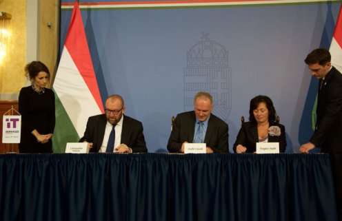 Az IT Services Hungary Kft.-vel (ITSH) kötött stratégiai együttműködési megállapodás aláírása Fotó: KKM