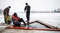 Katonai búvárgyakorlat a jeges Tiszán