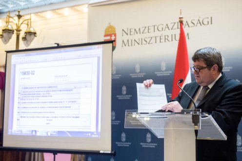 A 2016-ra vonatkozó adóbevallást 2017-ben már teljes egészében az adóhivatal fogja elkészíteni Fotó: Botár Gergely/Miniszterelnökség