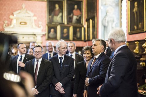 Orbán Viktor miniszterelnök megtekinti a krakkói Jagelló Egyetem múzeumát Fotó: Szecsődi Balázs/Miniszterelnöki Sajtóiroda