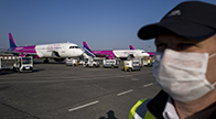 Újabb védőeszközöket hoztak a Wizz Air repülőgépei