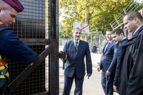 Dolgoznak azon, hogy az átkelőt a személygépkocsik is használhassák Fotó: Árvai Károly/Miniszterelnökség