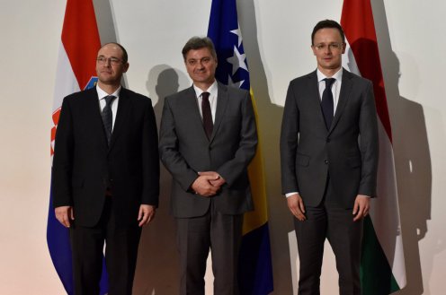 Davor Ivo Stier horvát külügyminiszter, Denis Zvizdic, Bosznia-Hercegovina miniszterelnöke és Szijjártó Péter Fotó: KKM