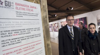 Rétvári Bence megnyitotta a Barakkba zárva - életre ítélve kiállítást