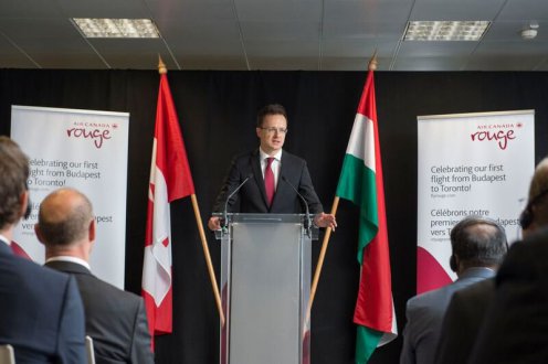 A magyar-kanadai gazdasági és turisztikai kapcsolatok erősítése mellett nemzetpolitikai szempontból is fontos az új járat. Fotó: Burger Zsolt/KKM