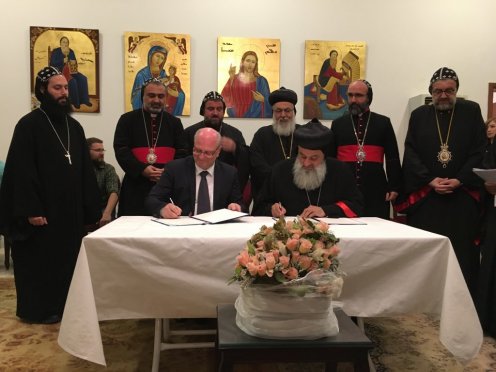 Megállapodás aláírása II. Efrém szír ortodox pátriárkával